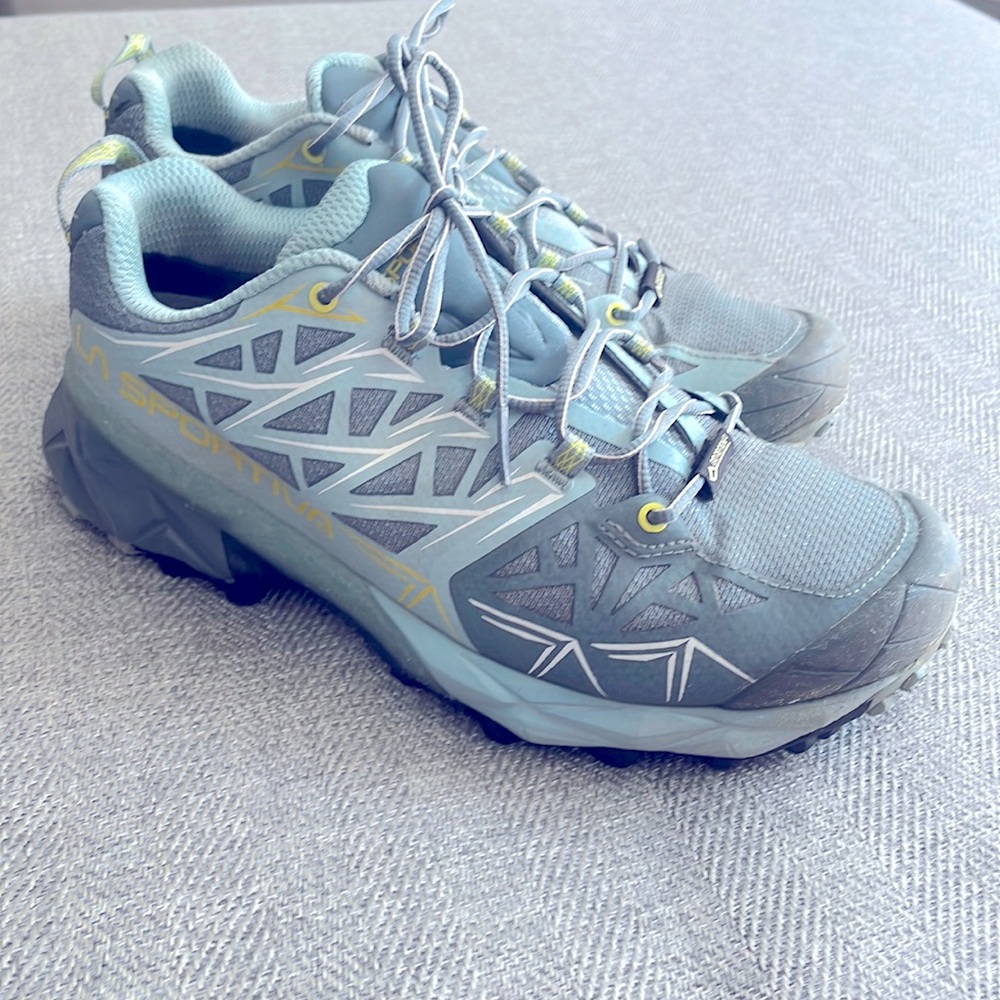 LA SPORTIVA beautiful Goretex hiking shoes size 8.5